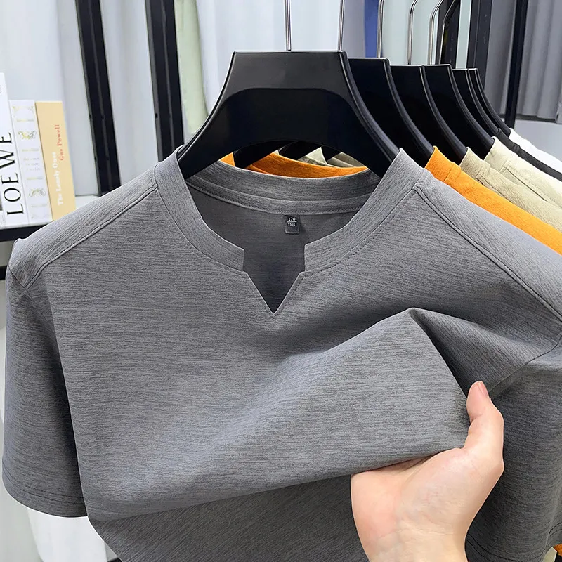 T-shirt à manches courtes pour hommes coréens, décontracté et à la mode, petit col en v, couleur unie, confortable, haut polyvalent d'été