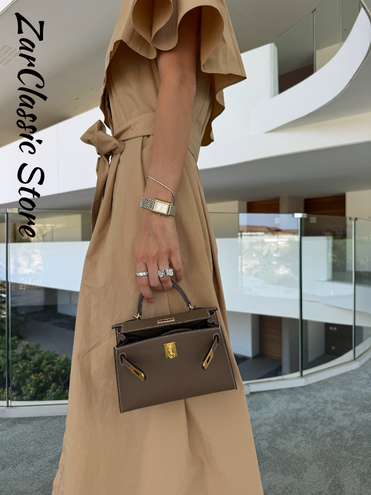 Robe élégante pour femme avec châle, col montant, taille nouée, sans manches, longue, couleur kaki, nouvelle robe décontractée d'été pour le street style 2026