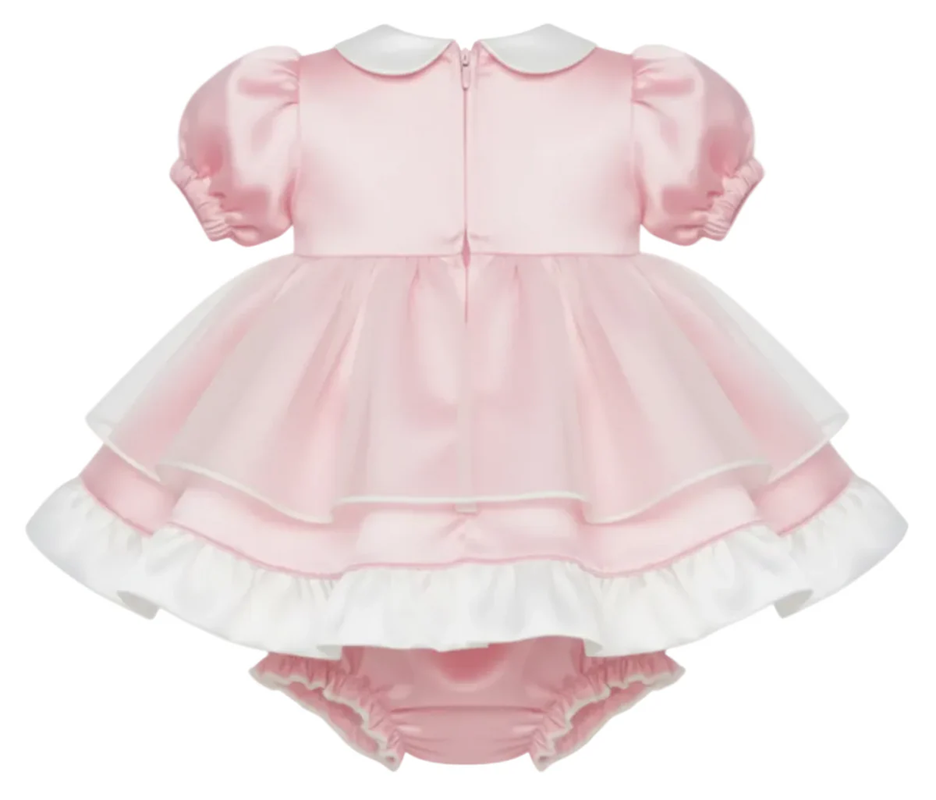 Robe rose en coton doux, col blanc style poupée avec poignets plissés élastiques, accompagnée d'un short décoré d'un nœud.