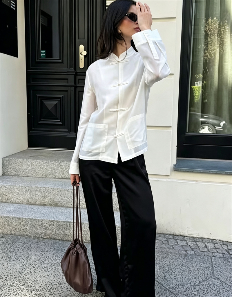 Chemise en satin à nœuds chinois vintage 2026 pour femme, col montant, manches longues, haut élégant style Tang
