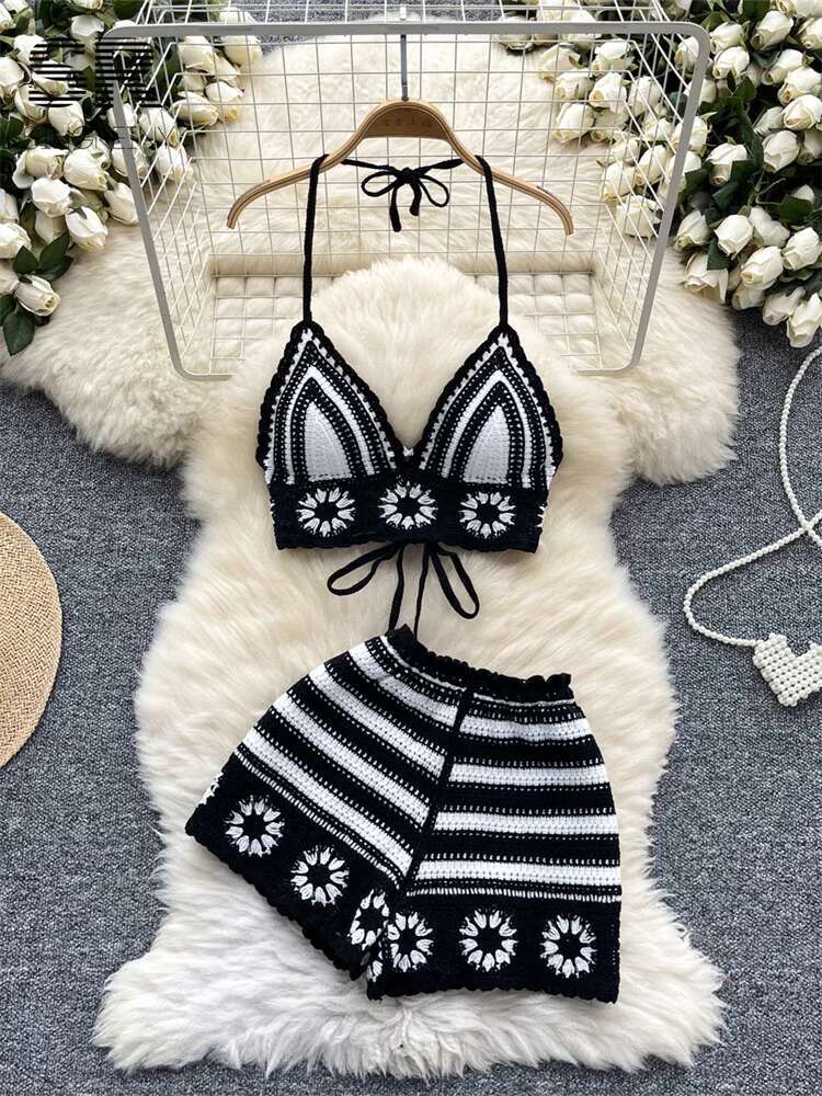 Costume 2 pièces en tricot pour femmes, haut court, col licou, sans manches, à lacets + short à taille élastique, crochet fleur creuse, ensemble 2 pièces