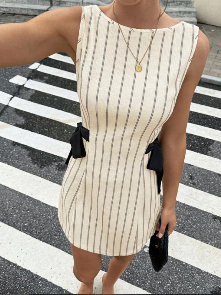 Robe Courte Décontractée Blanche à Rayures Fines avec Nœud Latéral pour Femme, Robe Moulante Sans Manches à Col Rond, Idéale pour l'Été et les Trajets Quotidien