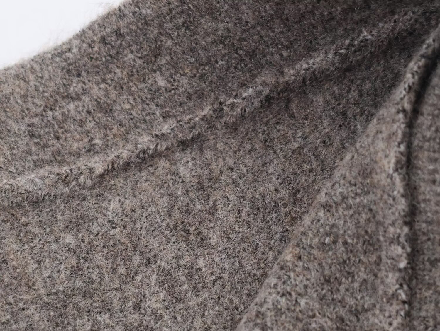 Veste courte tricotée polyvalente pour femme, vêtement ample et amincissant, demi-jupe, nouvelle mode automne et hiver 2025