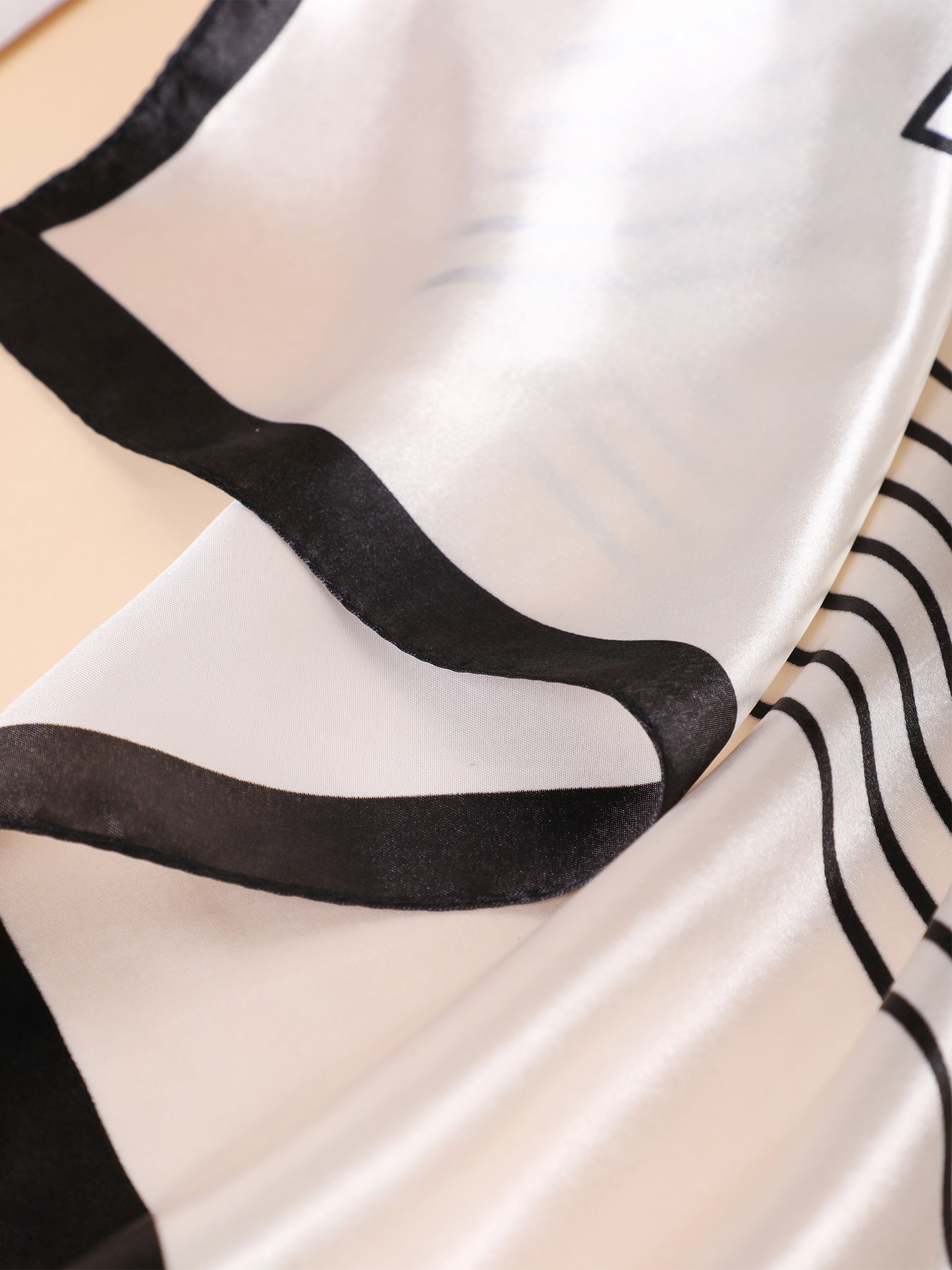 Écharpe carrée en satin à rayures noires et blanches 90x90cm, grand foulard pour femmes, châle de cou, accessoire multi-usage pour sac, cadeau