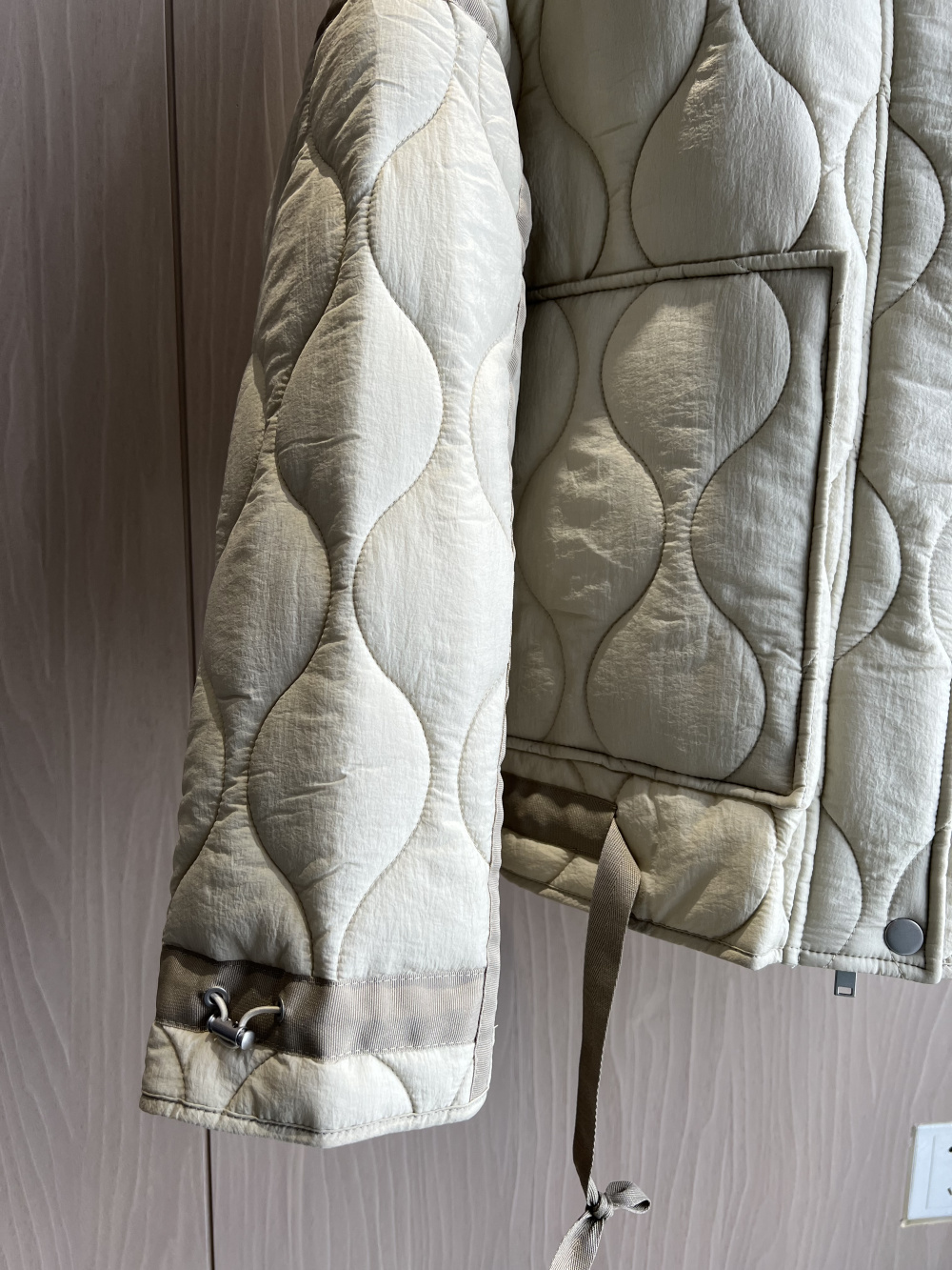 Manteau matelassé pour femmes ETJ 2025 veste QUILTée avec attaches nouvelle veste en coton beige avec cordon de serrage col haut avec clip de poche pour femmes