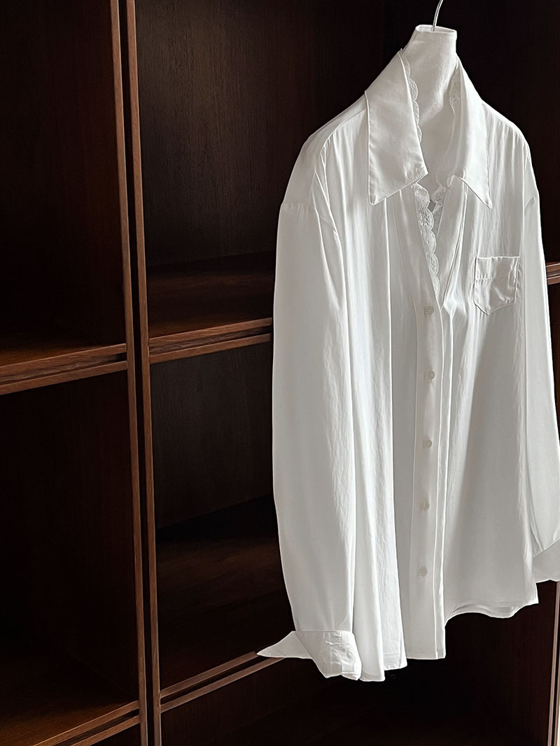 Chemise à col en dentelle et patchwork pour femme, nouveau style printemps, haut de gamme, élégant et raffiné.