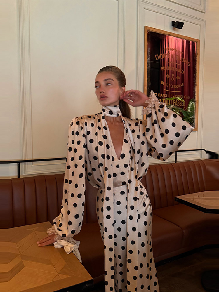Nouvel ensemble élégant pour femme : Haut ample à col en V et manches bouffantes, jupe longue taille haute à pois
