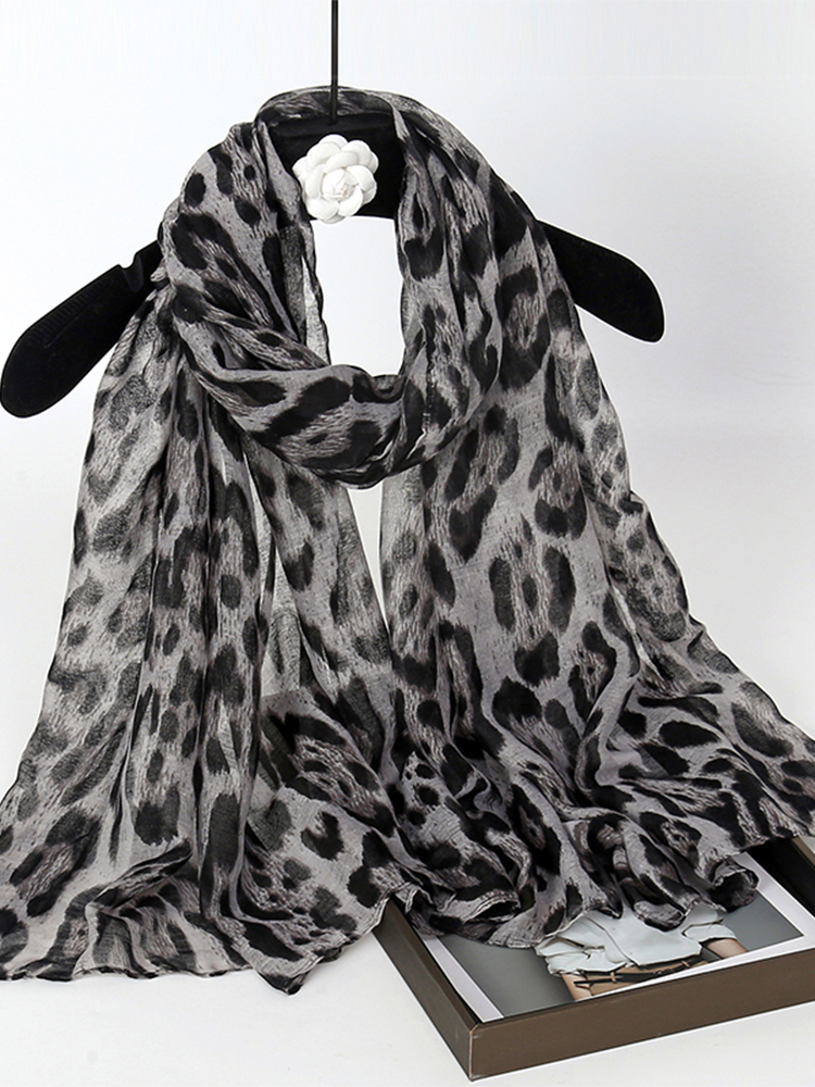 Foulard en Voile Vintage imprimé léopard pour femmes, Hijab léger, protection solaire, couverture de plage, coupe-vent, écharpe de voyage, nouvelle collection 2025