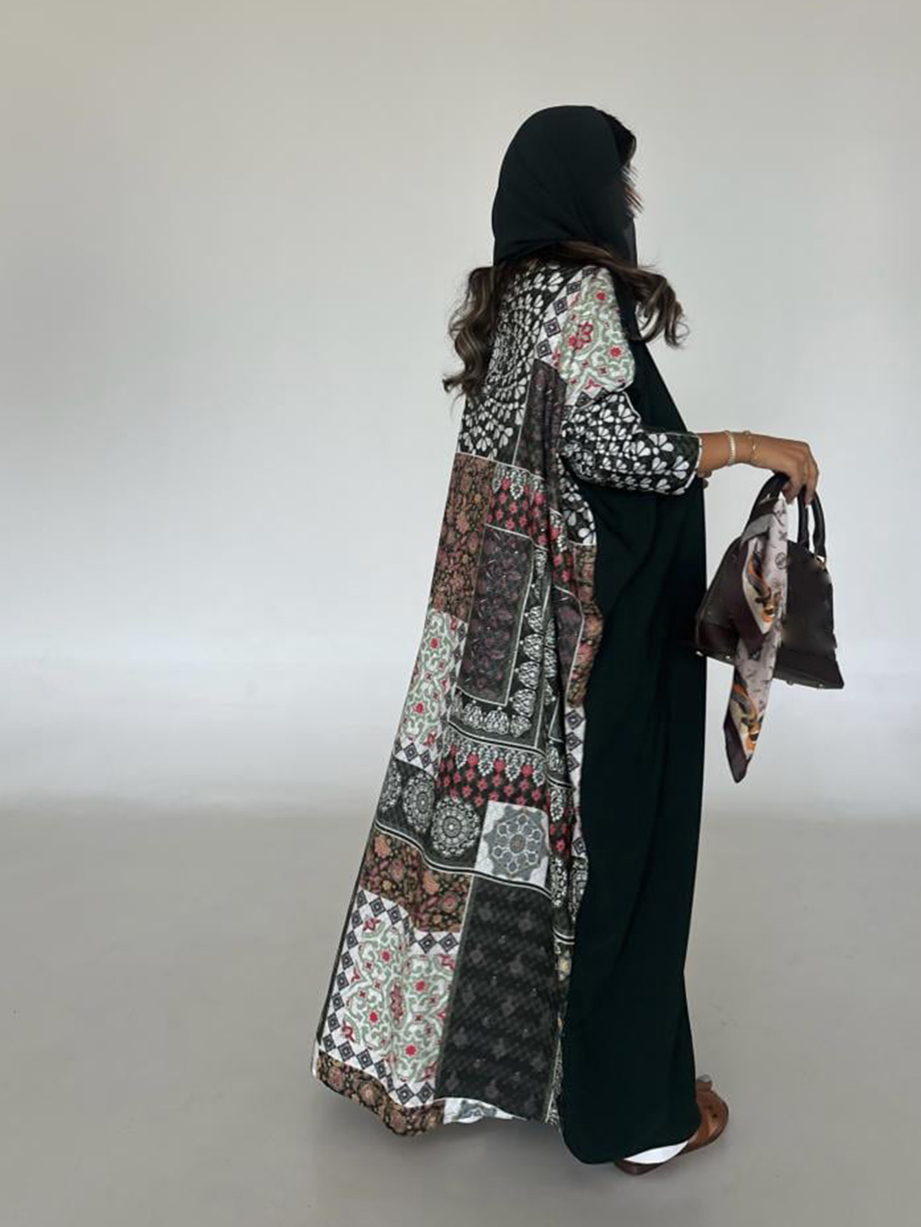 Abaya arabe ample et élégante à manches longues à imprimé floral irrégulier