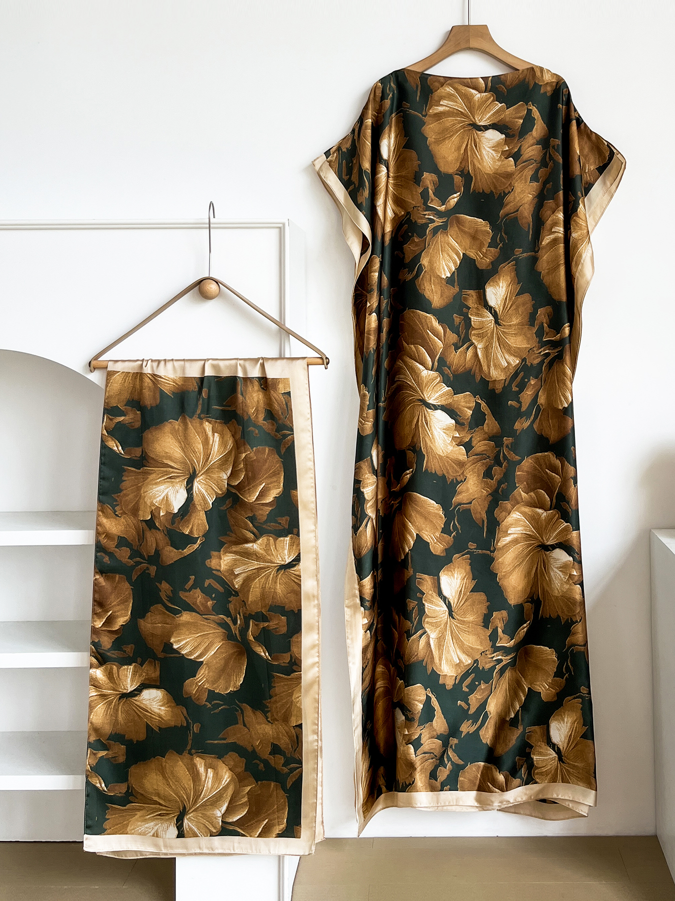 Nouvelle Abaya de Dubaï 2026 pour Femme, Robe d'été en Coton à Manches Courtes, Imprimé Doré, Coupe Ample, Maxi, Style Islamique Africain avec Grand Foulard