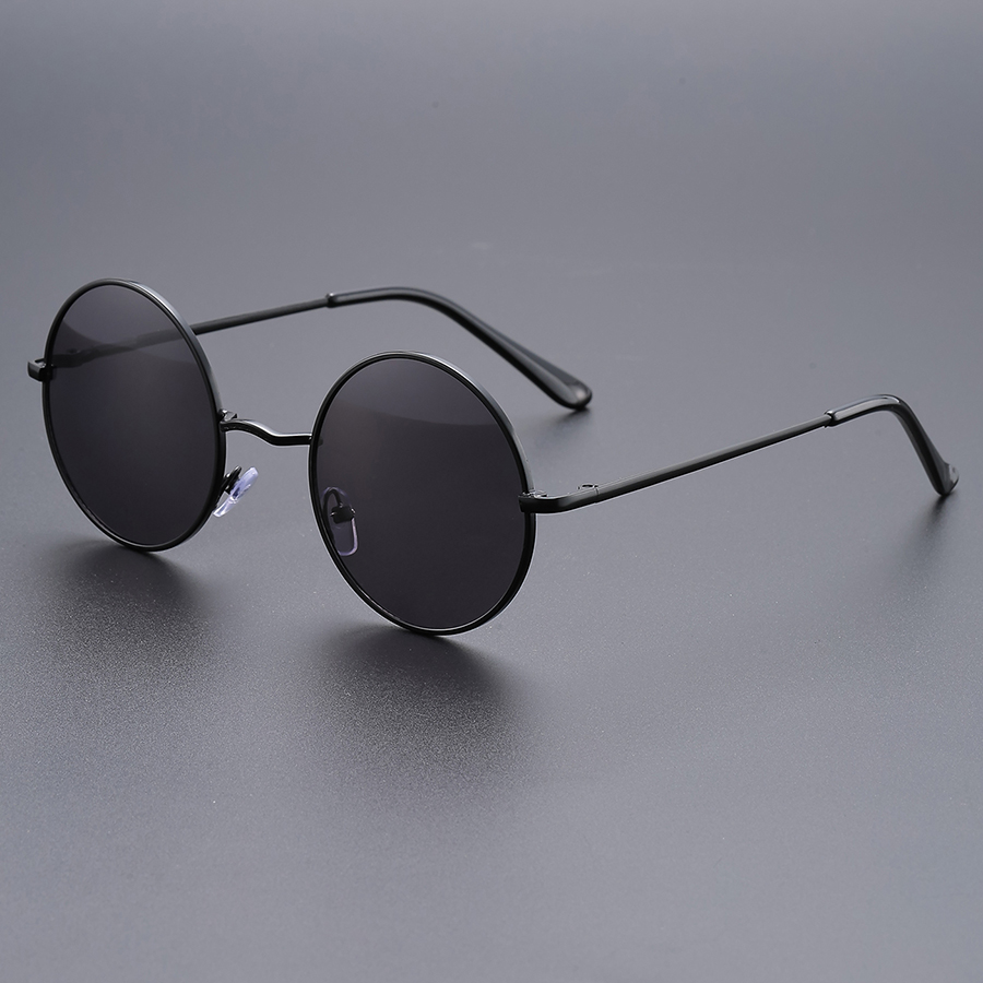 Lunettes de soleil rétro à monture ronde pour la mode ; idéales pour les fêtes, les festivals de musique et la photographie de rue pour un look jeune.