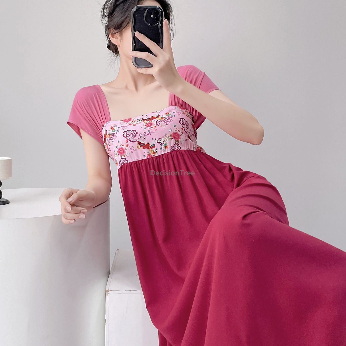 Robe longue élégante en satin à imprimé floral pour femme, style décontracté, manches courtes, coupe ample, vêtement de style chinois, tenue quotidienne, vêtement d'intérieur