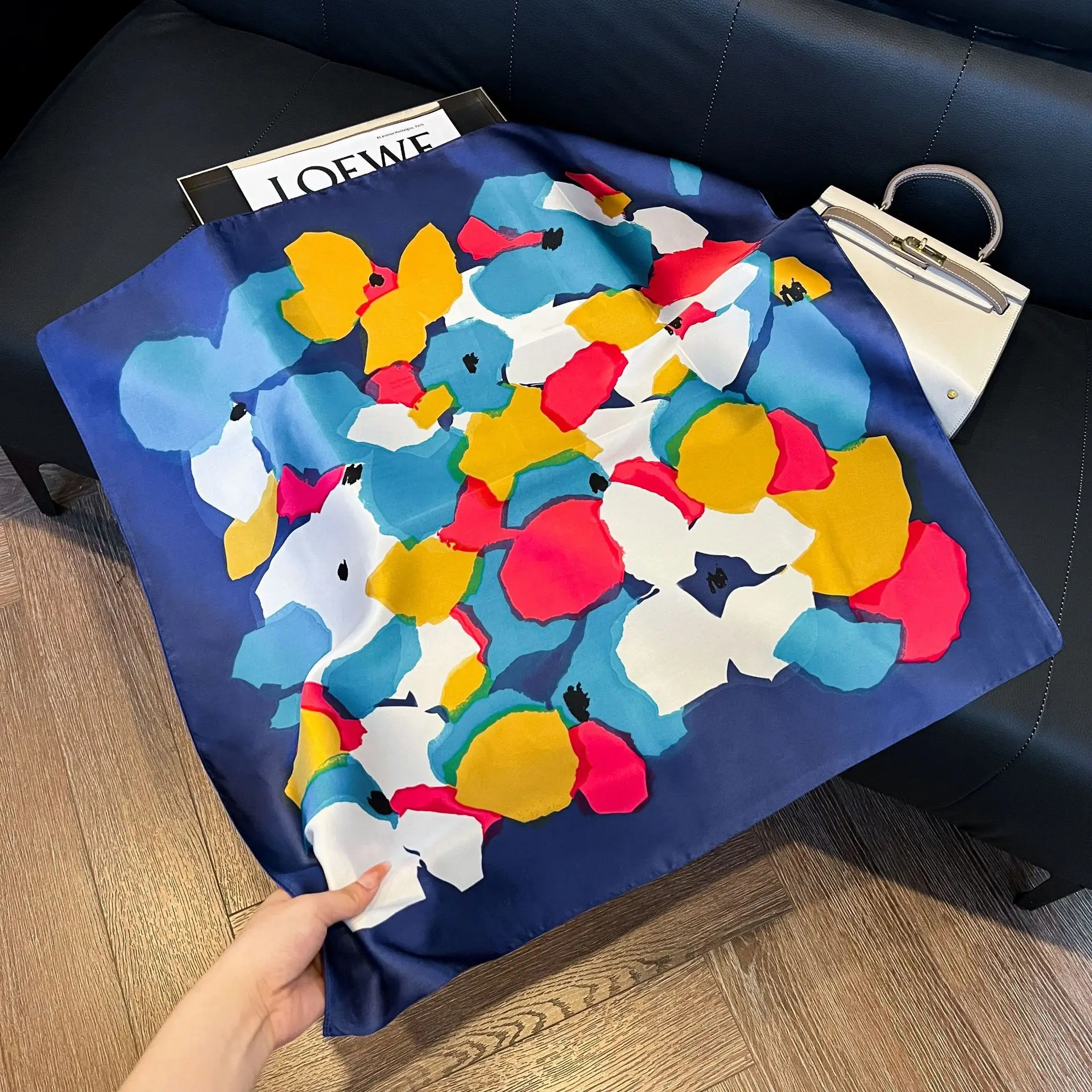 Foulard en soie imprimé Design de luxe pour femmes, imitation soie, couvre-chef élégant et polyvalent, accessoires de sac, écharpe carrée pour vêtements
