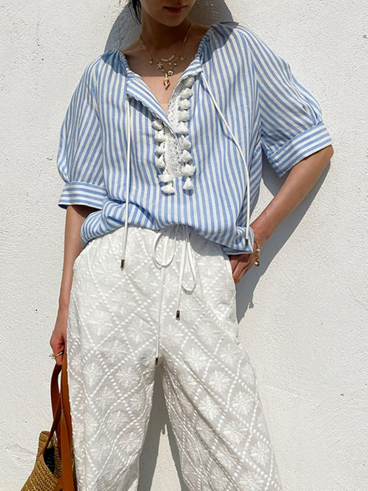 Nouvelle Blouse Chic Française à Rayures et Pompons pour Femme – Style Décontracté d'Été, Col en V, Manches Courtes en Lin, Idéale pour la Plage et les Vacances