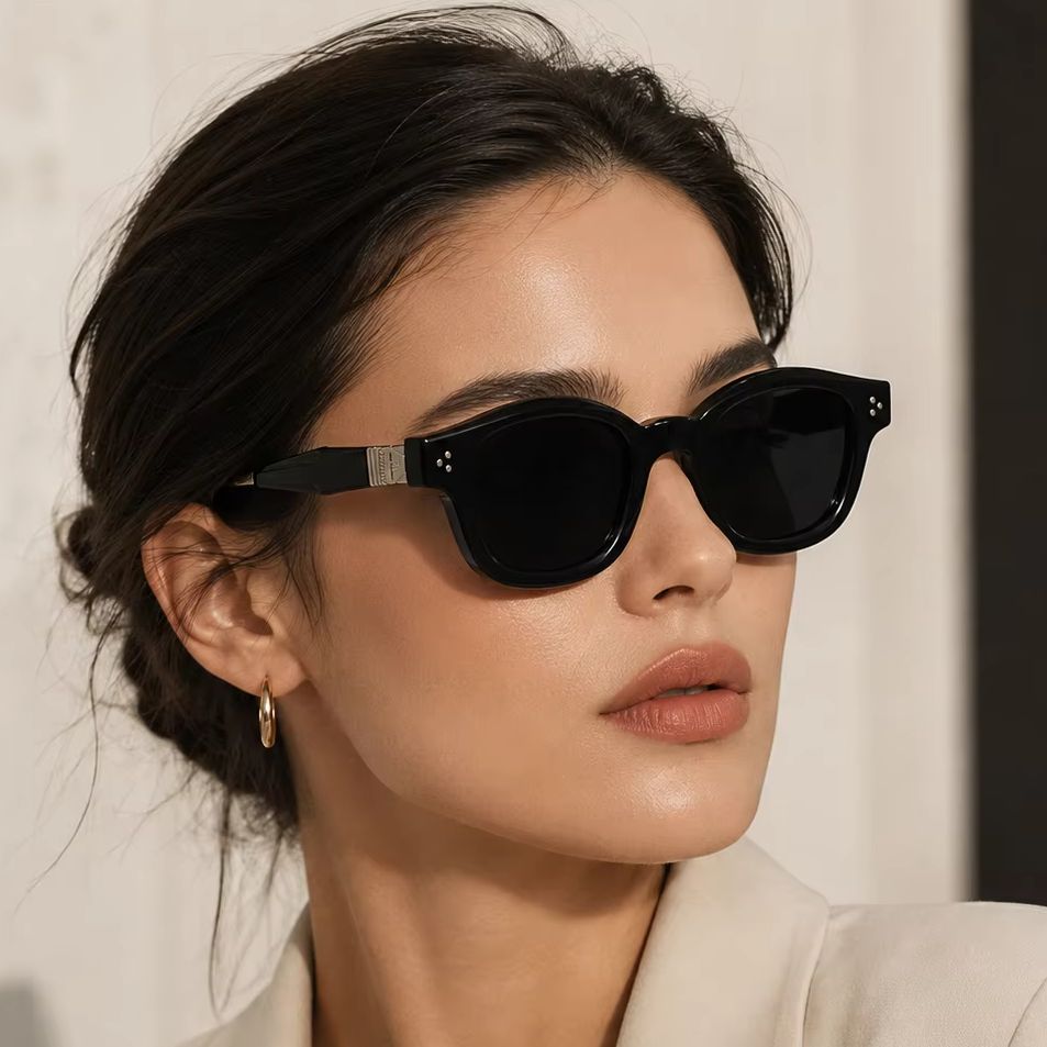 Nouvelles lunettes de soleil de marque pour hommes, monture avancée, verres carrés tendance, rivets, lunettes de soleil pour femmes, lunettes de conduite, protection UV400