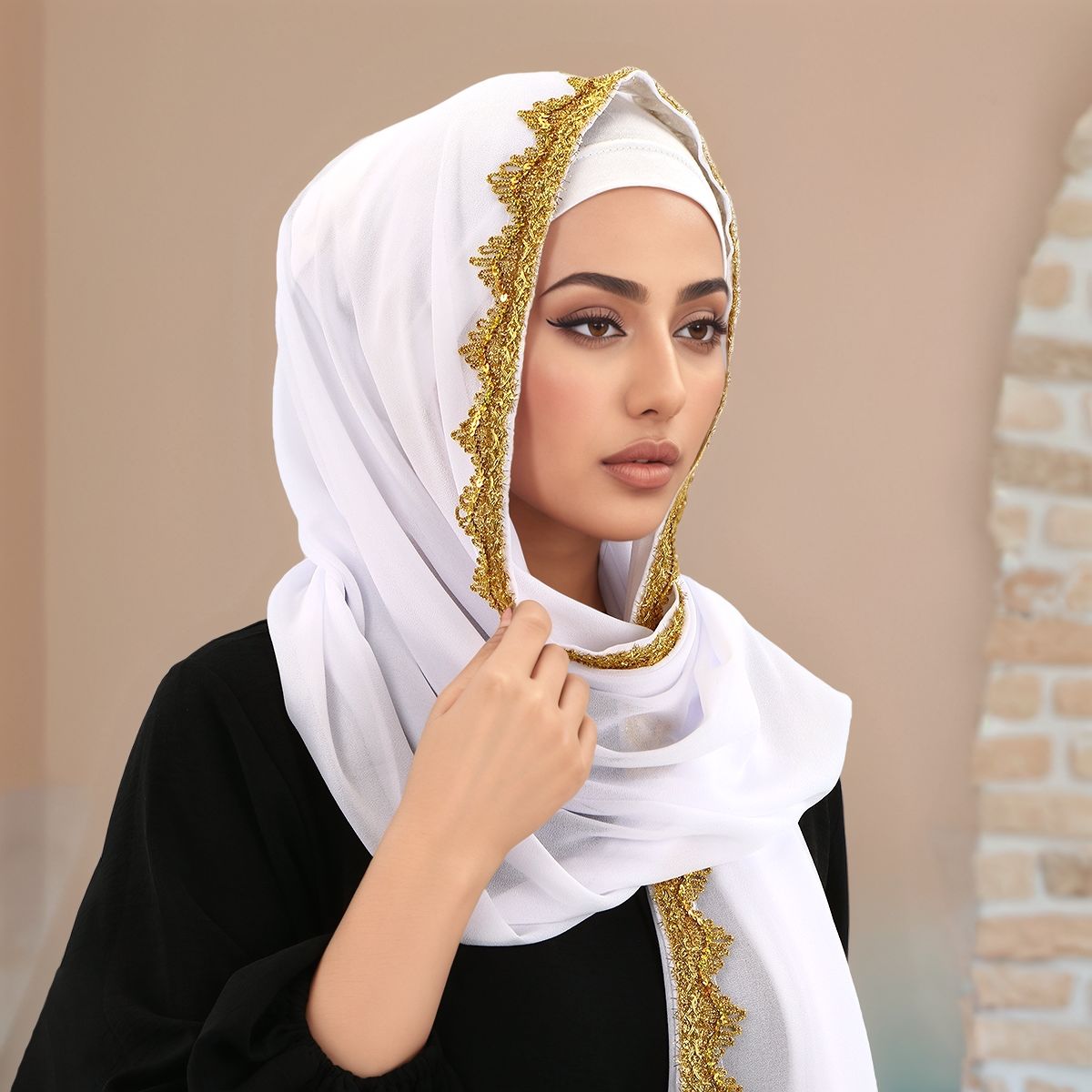 Écharpe Hijab en mousseline de soie et dentelle brillante pour femmes musulmanes, châle Long enveloppant de qualité supérieure, bandeau magnifique Style de fête, silencieux