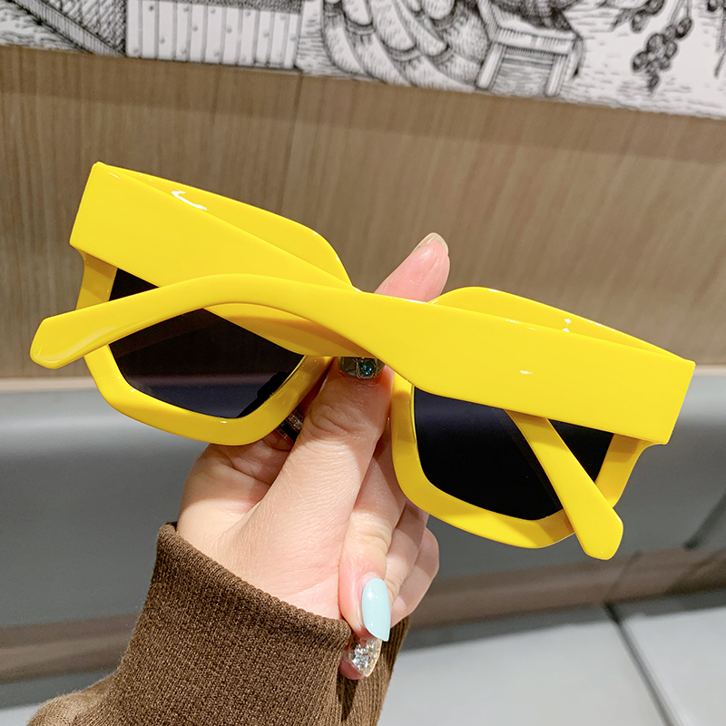 1 paire de lunettes de soleil pour femmes, nouveau style, monture large, haut de gamme, élégantes, tendance, adaptées aux visages carrés et ronds, cadeau de vacances, Da