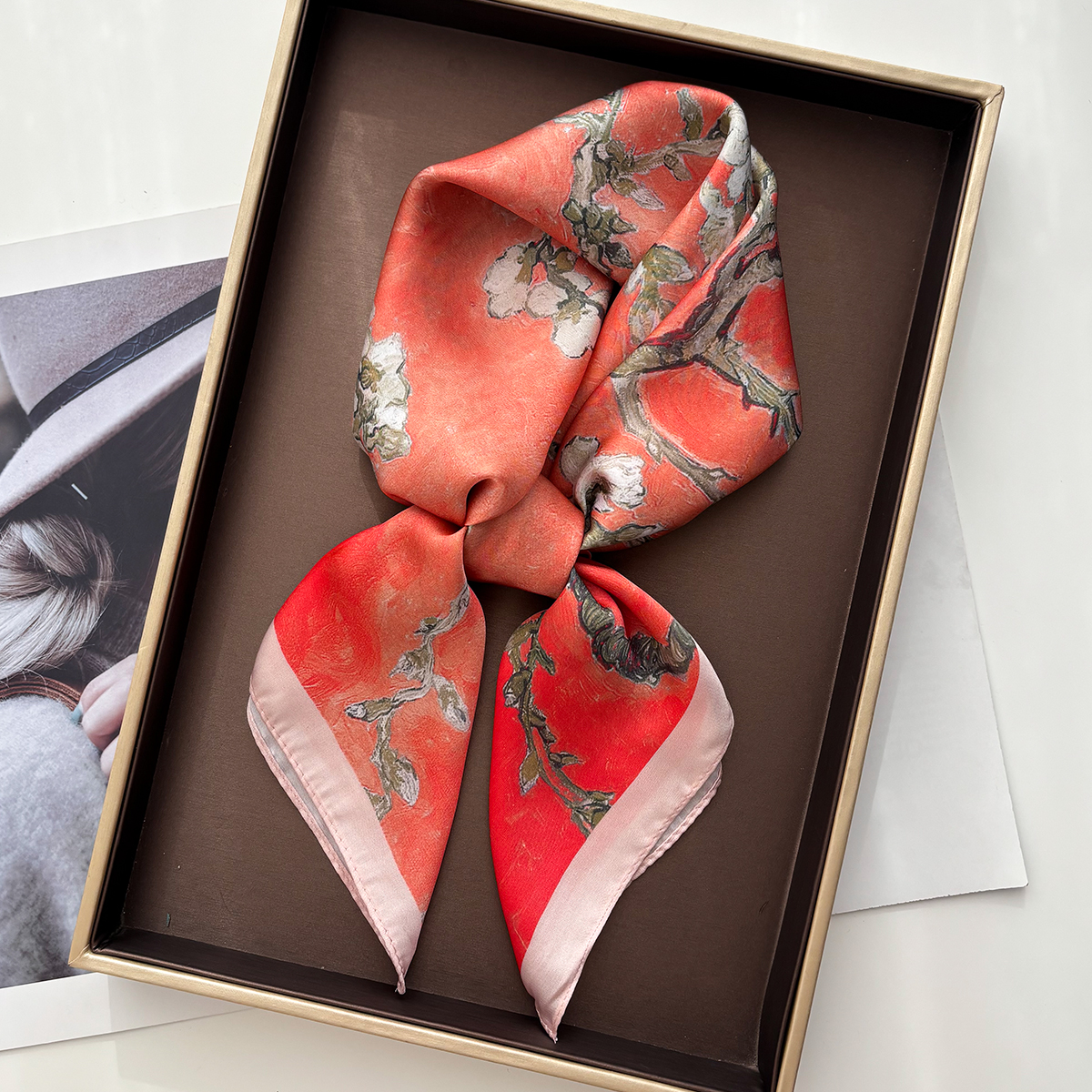 Foulard carré en soie imprimé floral Quatre Saisons 65x65cm – Élégant cache-cou, hijab, bandeau, châle de luxe anti-UV, bandanas