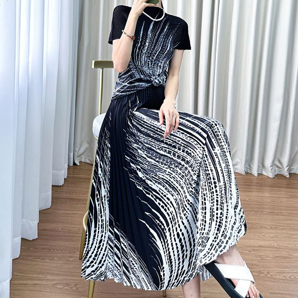 Costume à la mode haut de gamme changement progressif col rond haut à manches courtes jupe plissée aux hanches pour femmes