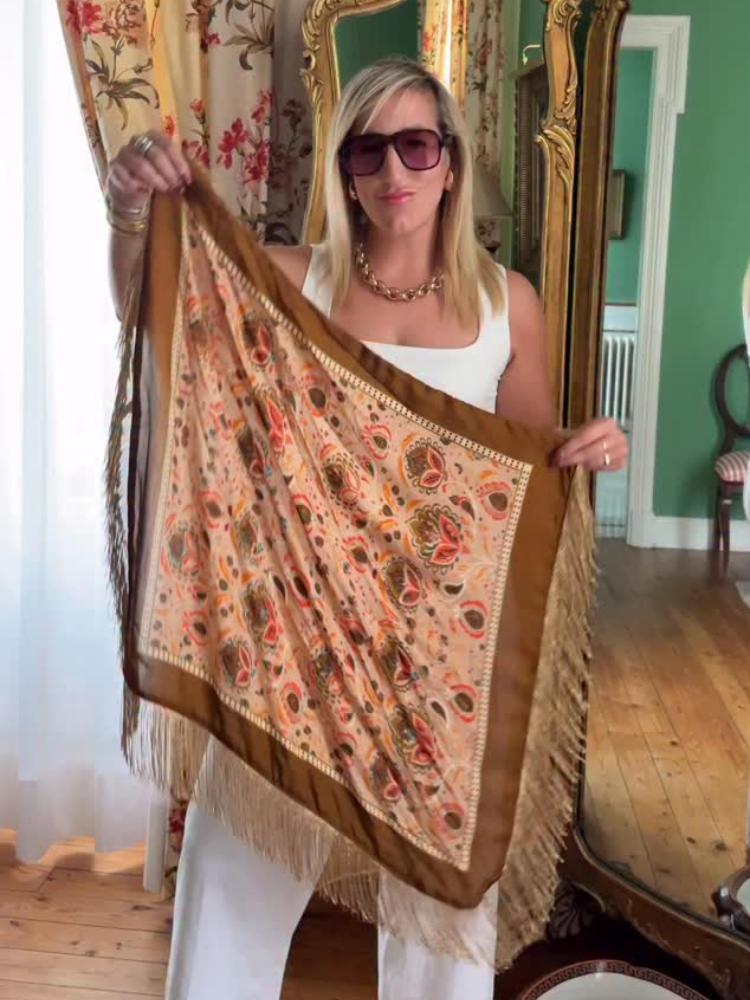 Écharpe Femme Tendance Imprimée à Pompons en Satin Chic et Polyvalente – Accessoire Féminin pour Vacances d'Été 2026 – Foulard Vintage pour Dames