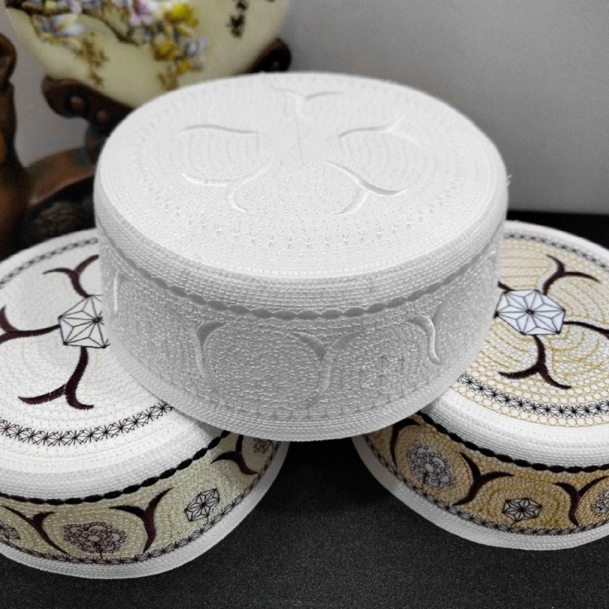 Chapeaux ethniques de printemps pour hommes musulmans, haut plat brodé jaune, chapeau de prière du Ramadam Eid saoudien, couvre-chef d'extérieur, casquettes Fedoras africaines