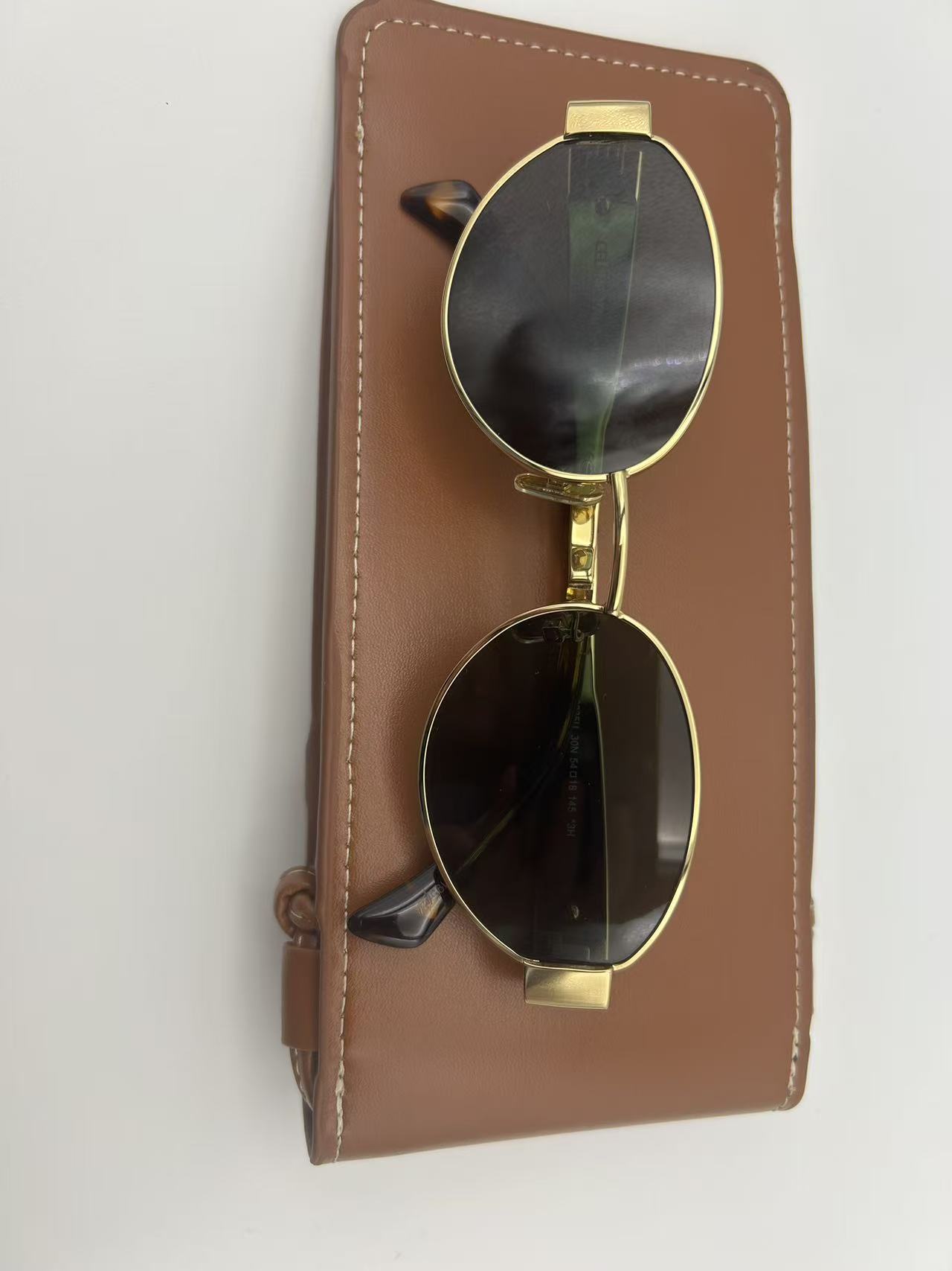 Nouvelles lunettes de soleil de style européen et américain 2026 avec monture ovale en métal, conçues par un maître designer pour hommes et femmes