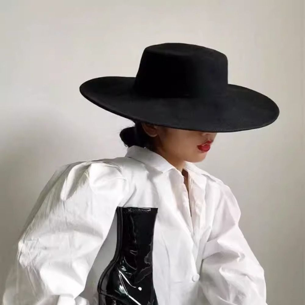 Chapeau plat élégant pour femme, style rétro français, en feutre à large bord, style Hepburn, casquette plate pour femme