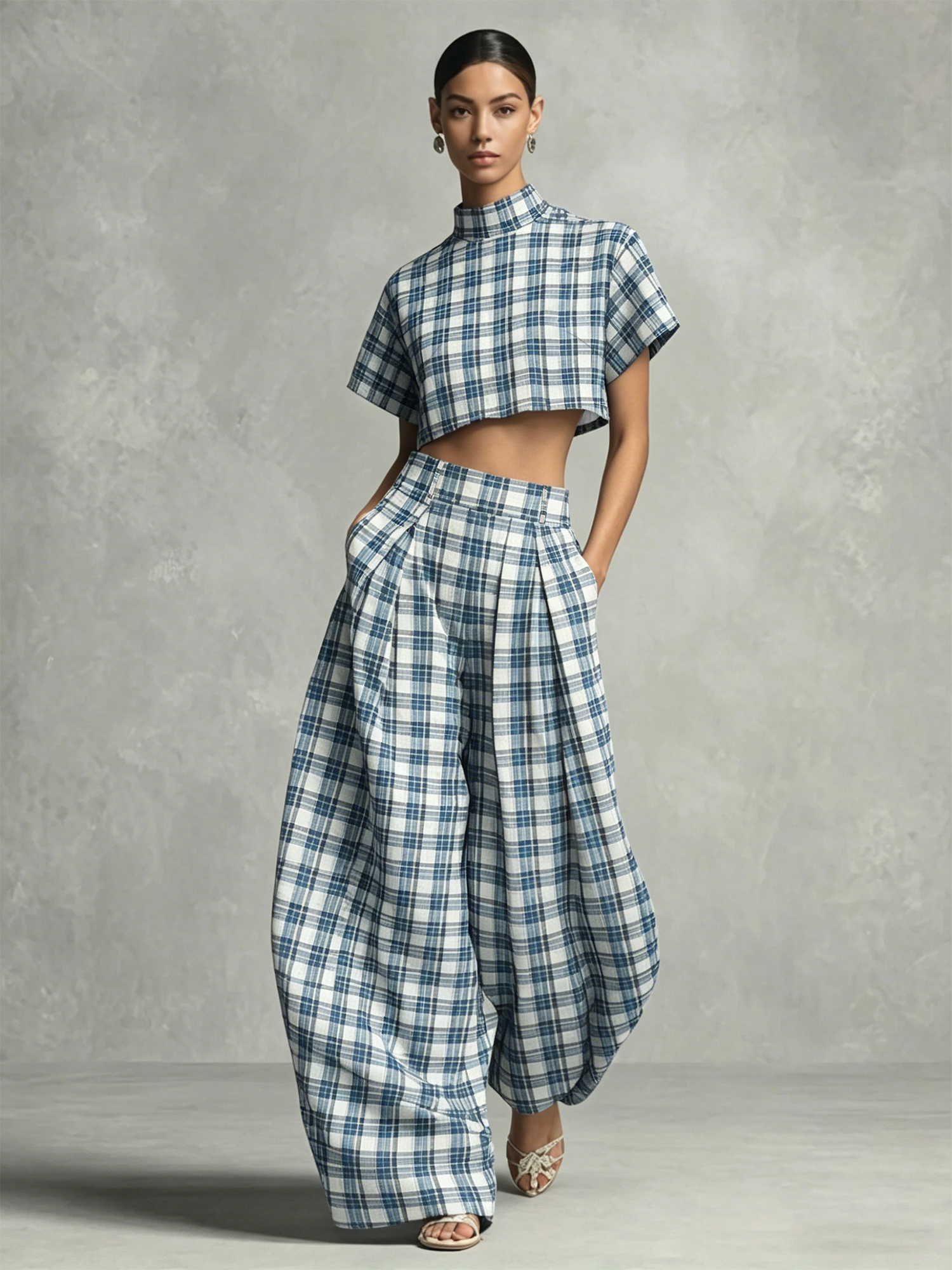 Ensemble deux pièces à carreaux bleus pour femmes, haut court à col montant, pantalon large à taille haute, tenue décontractée élégante