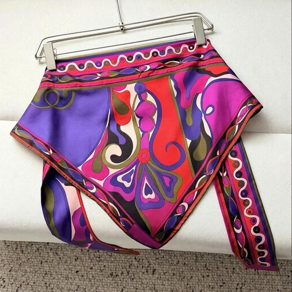 Foulard classique pour femme de couleur violette avec logo signature de créateur, accessoires vestimentaires de luxe pour femme, bandana, écharpe
