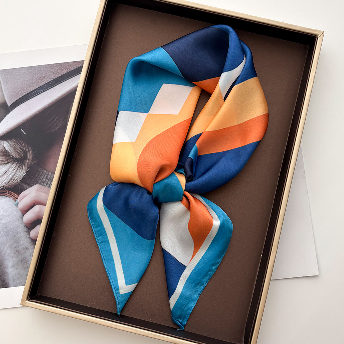 Foulard carré mignon pour femmes, couleur de luxe, Hijab, tache douce, Imitation soie, châle élégant pour usage quotidien