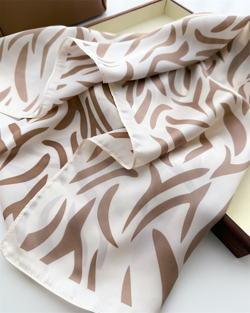 Foulard carré classique imprimé zèbre, châle élégant en Satin doux pour dames, Bandana décoratif élégant pour femmes