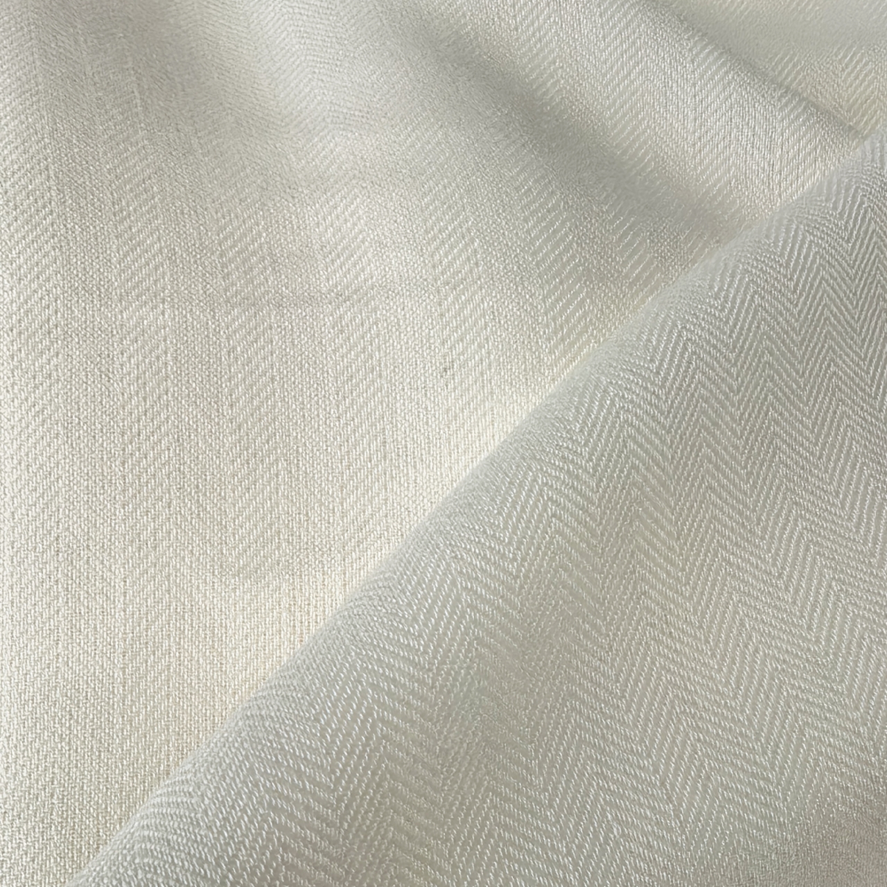 Tissu en soie et laine blanc cassé à motif chevrons de 23 mm, 40 % soie et 60 % laine mélangée, pour la peinture et la teinture