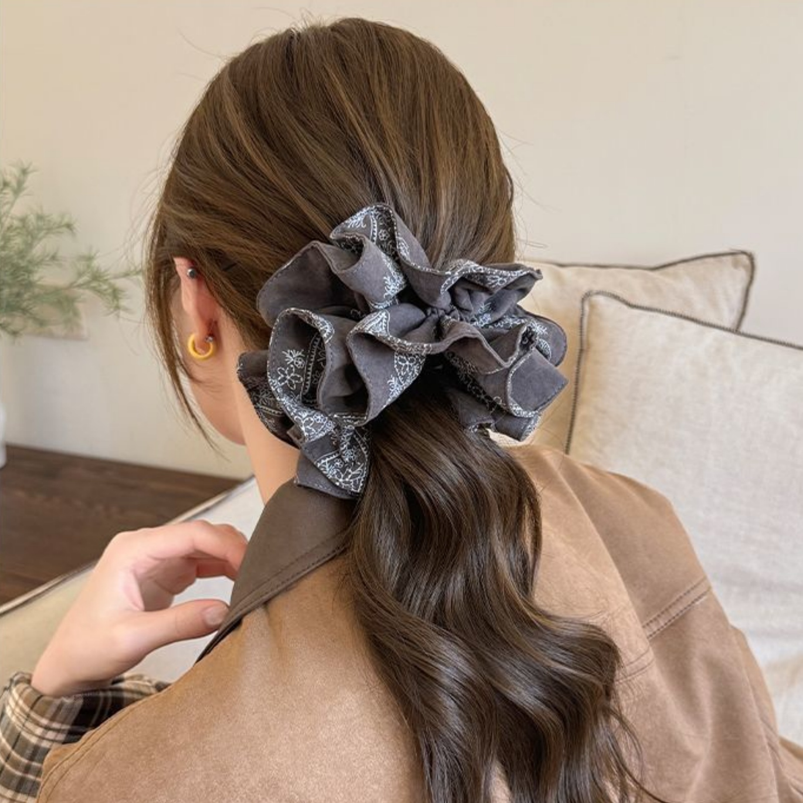 1PC Chouchous Vintage Imprimé Bandana pour Femme, Marron Gris, en Tissu, Mignons, Élastiques, Accessoires Capillaires Quotidiens