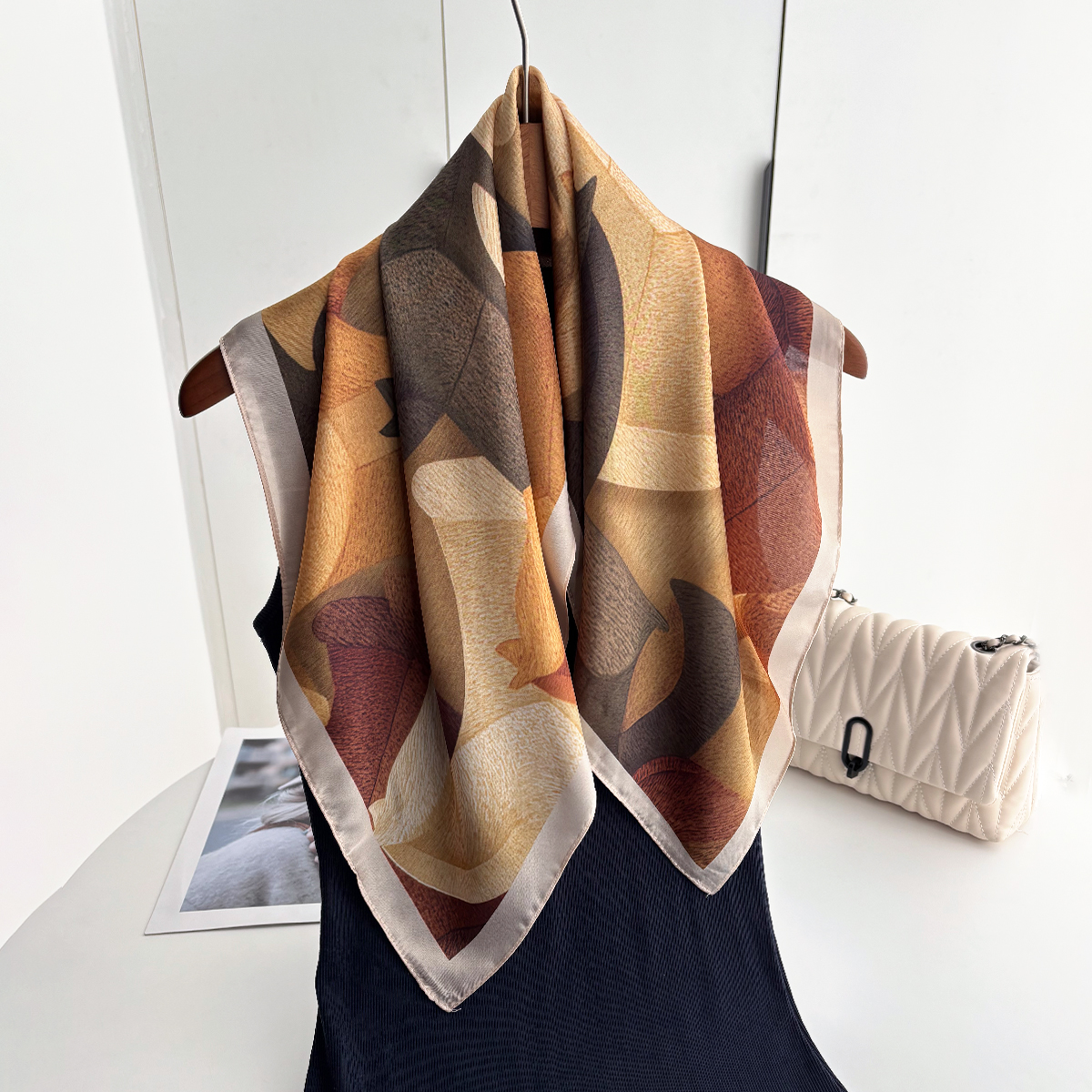 Foulard carré de luxe en soie pour femme, motif imprimé, bandeau, petit foulard pour cheveux, bandana