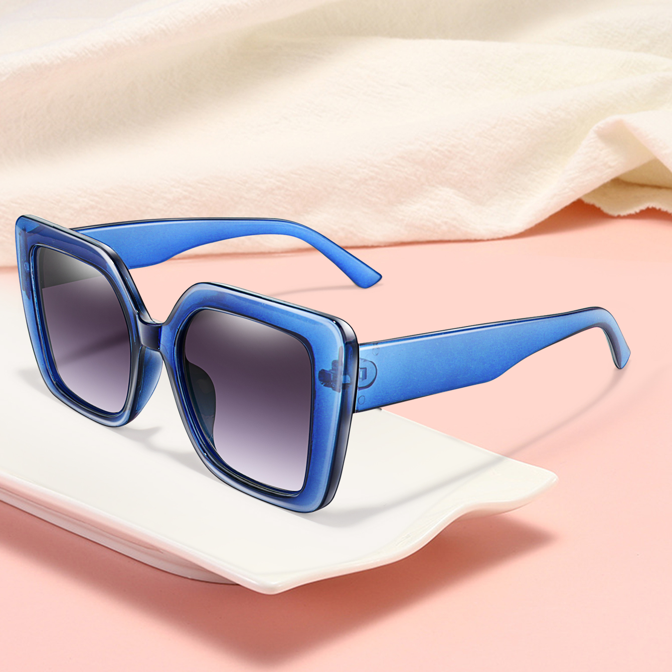 Lunettes de soleil tendance pour femmes, monture carrée à grandes lentilles, adaptées à un usage quotidien, shopping, fêtes sur la plage, unisexe