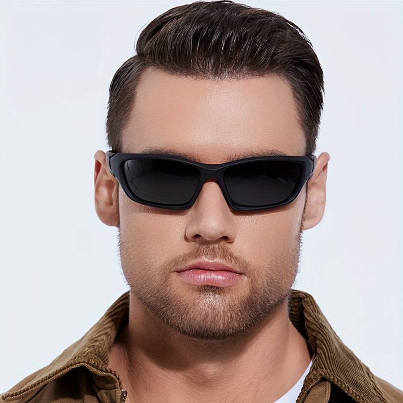 Une paire de lunettes de sport d'extérieur, idéales pour la randonnée et le surf, parfaites pour décorer les lunettes des hommes et des femmes pour les anniversaires
