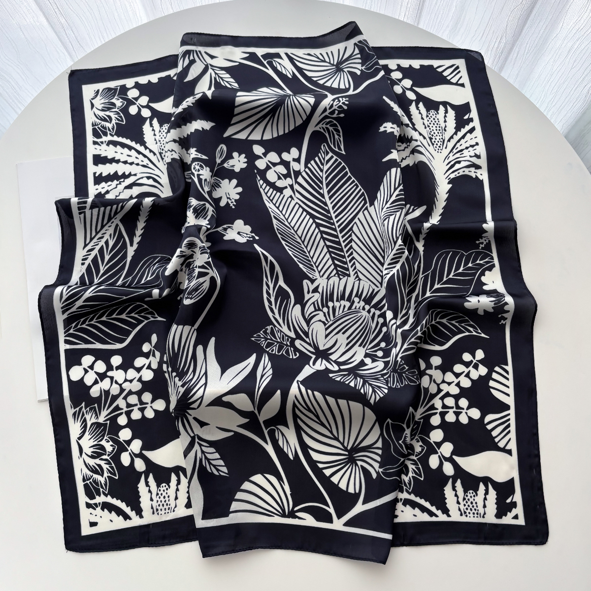 Écharpe carrée imprimée tendance pour femme, en satin doux imitation soie, foulards de luxe, bandanas, hijab, écharpe élégante, châles