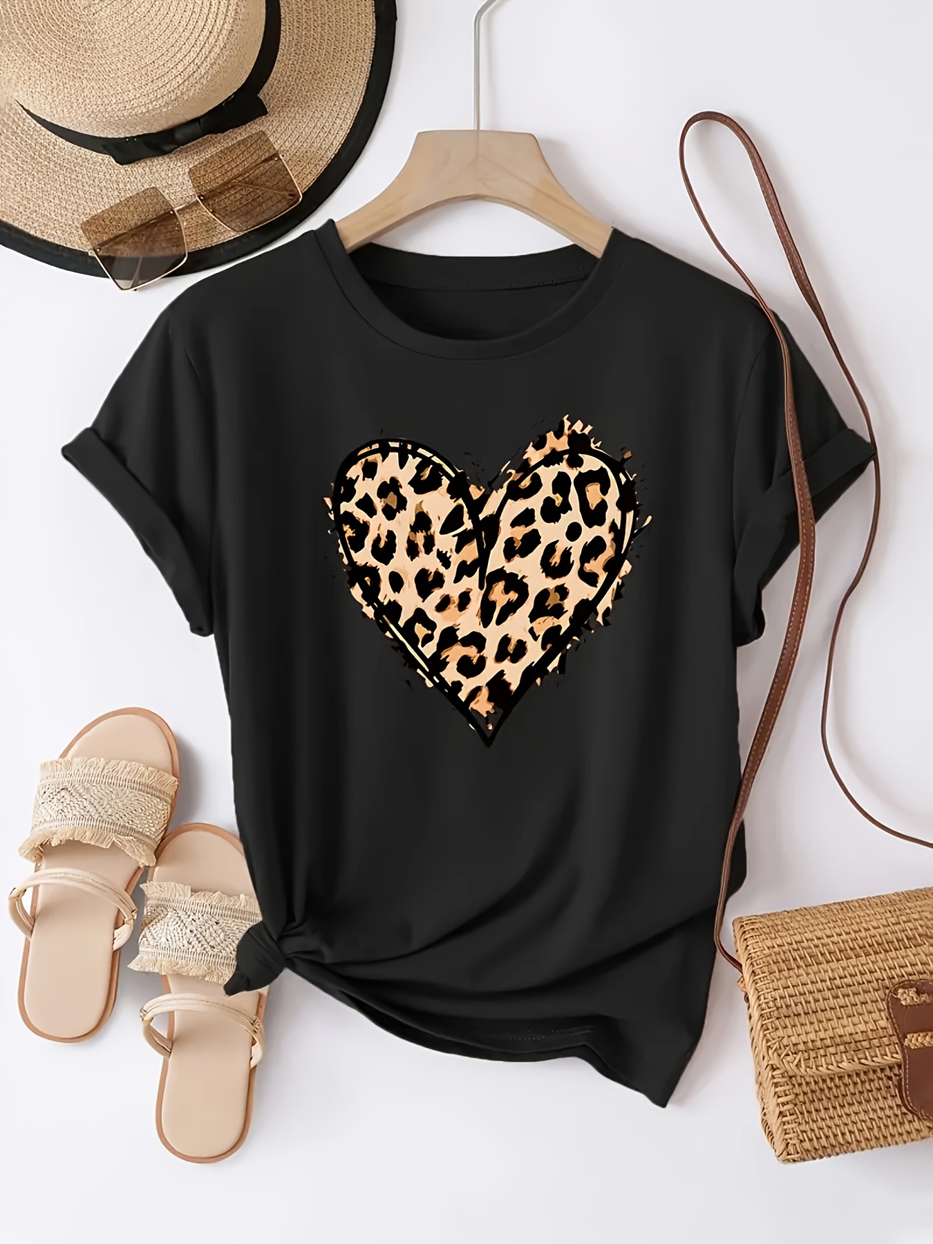 T-shirt décontracté pour femme avec motif imprimé en forme de cœur à imprimé léopard, adapté à toutes les saisons et aux voyages.