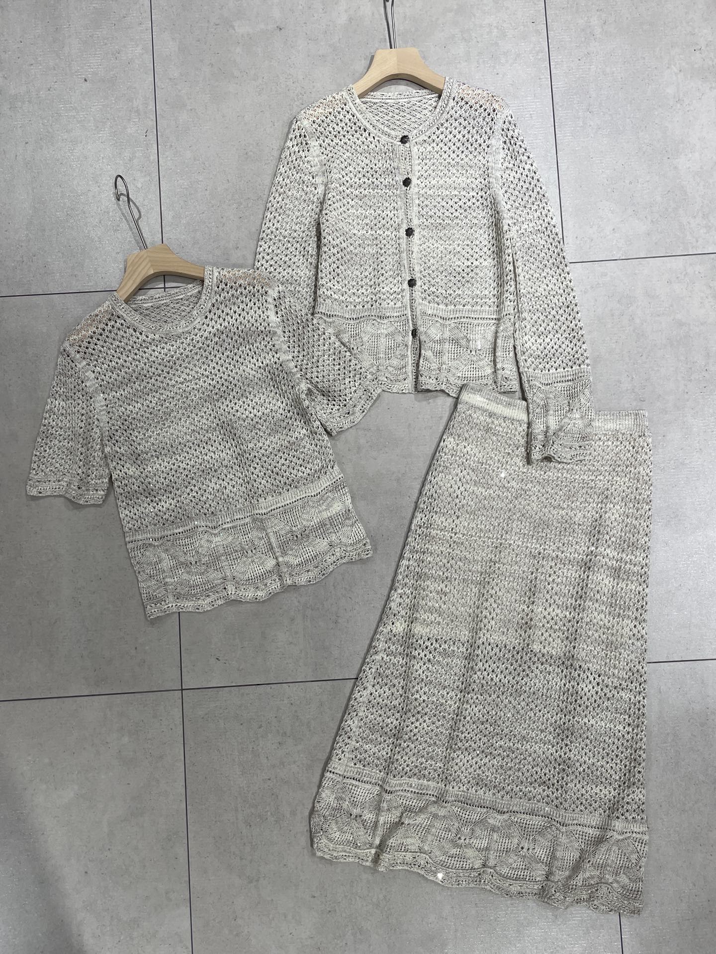 Ensemble d'été pour femme : Cardigan en coton-lin jacquard à sequins ajouré + Haut à manches courtes + Jupe