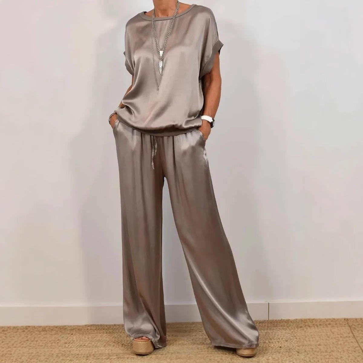 Ensemble deux pièces en Satin pour femmes, t-shirt et pantalon amples, décontracté, à la mode, col rond, manches courtes, costume printemps été, jambes larges