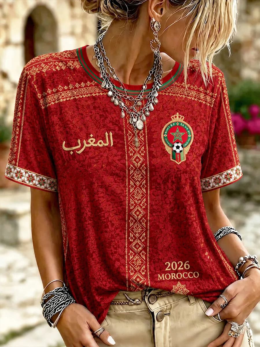 Nouveau maillot de football féminin du Maroc 2026, noir avec imprimé géométrique traditionnel et texte « MAROCCO », t-shirt décontracté à col en V
