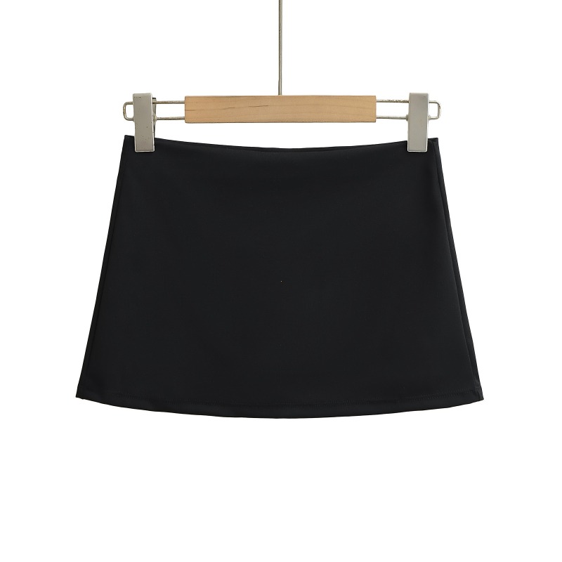 Mini-jupe taille basse pour femme avec détail coupe courte, coupe ajustée, mini-jupe-short