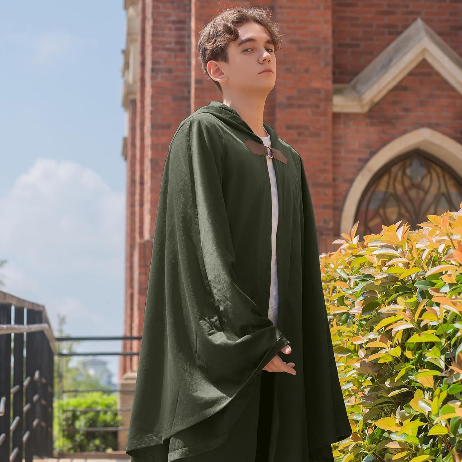 Cape en velours pour hommes avec capuche, cape à capuche médiévale Renaissance pour femmes, cape à capuche d'Halloween avec fermoir à boucle en métal