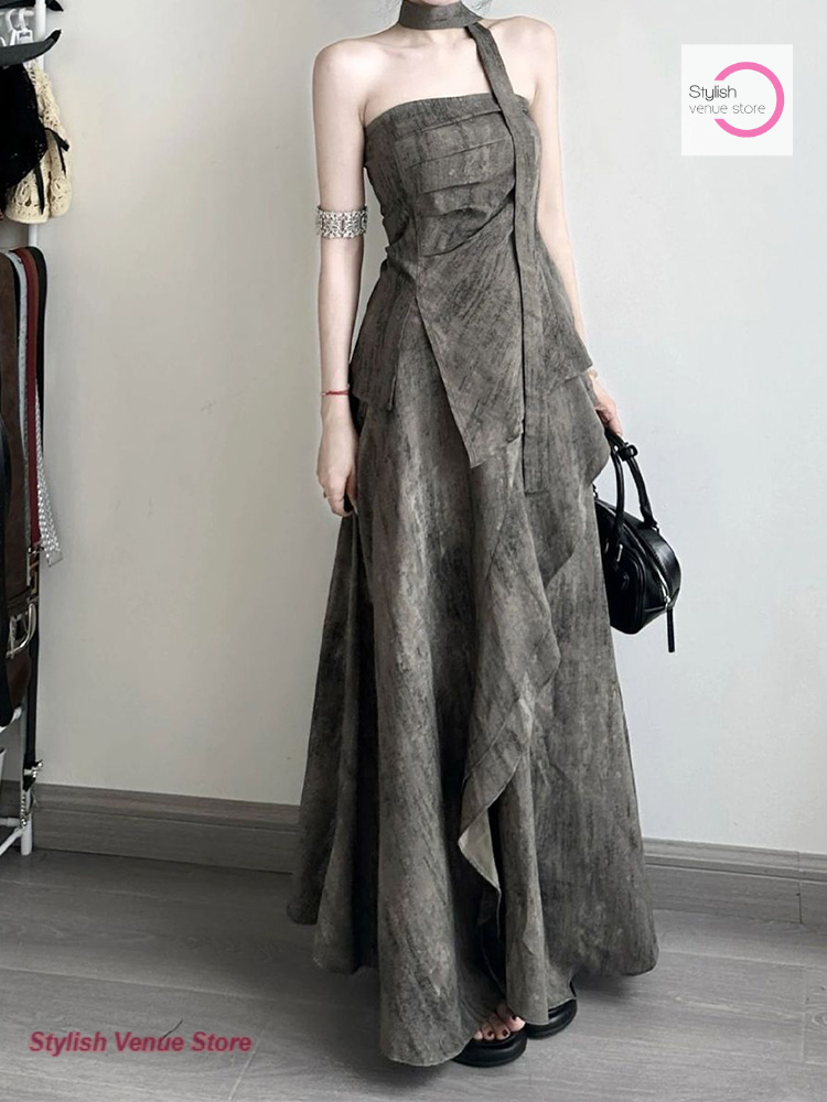 Ensemble deux pièces gris à col tubulaire style plissé français, jupe et haut, pour femme, nouvelle collection printemps-été, élégant et décontracté.