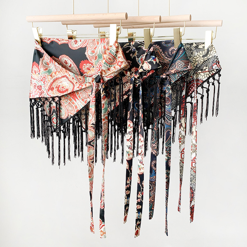 Écharpe triangulaire à imprimé floral pour femme, ceinture à nouer avec franges style bohème, accessoire de superposition pour jupe d'été