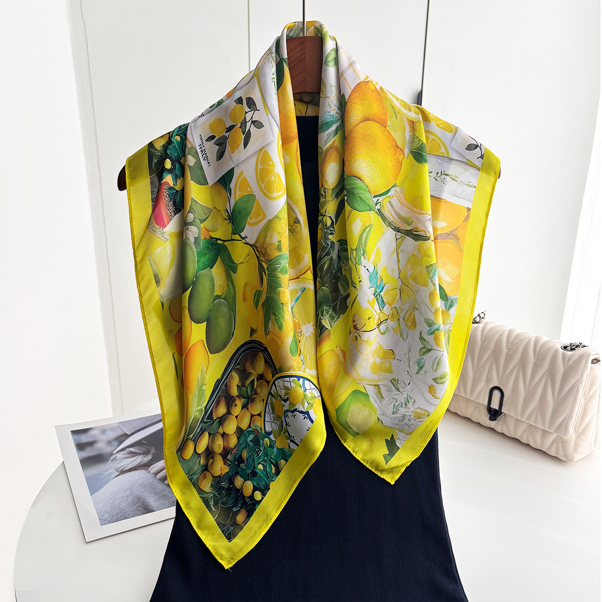 Écharpe carrée florale de luxe en satin doux imitation soie pour femmes, bandanas élégants, hijab, foulard imprimé, châles et étoles