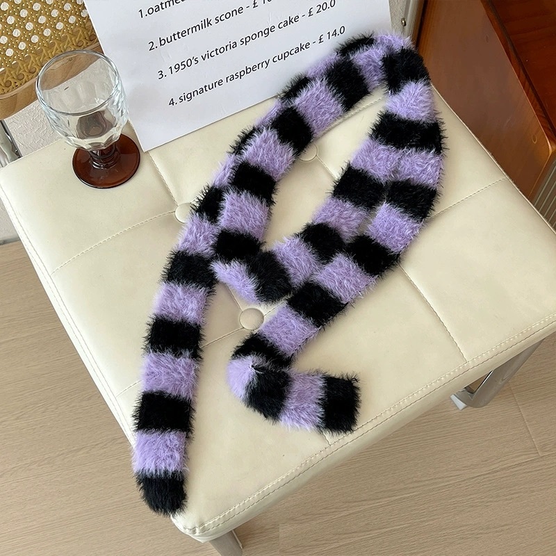 Écharpe élégante rayée noir et blanc style Y2K pour femme, collection automne-hiver, en peluche dégradée, style millénaire