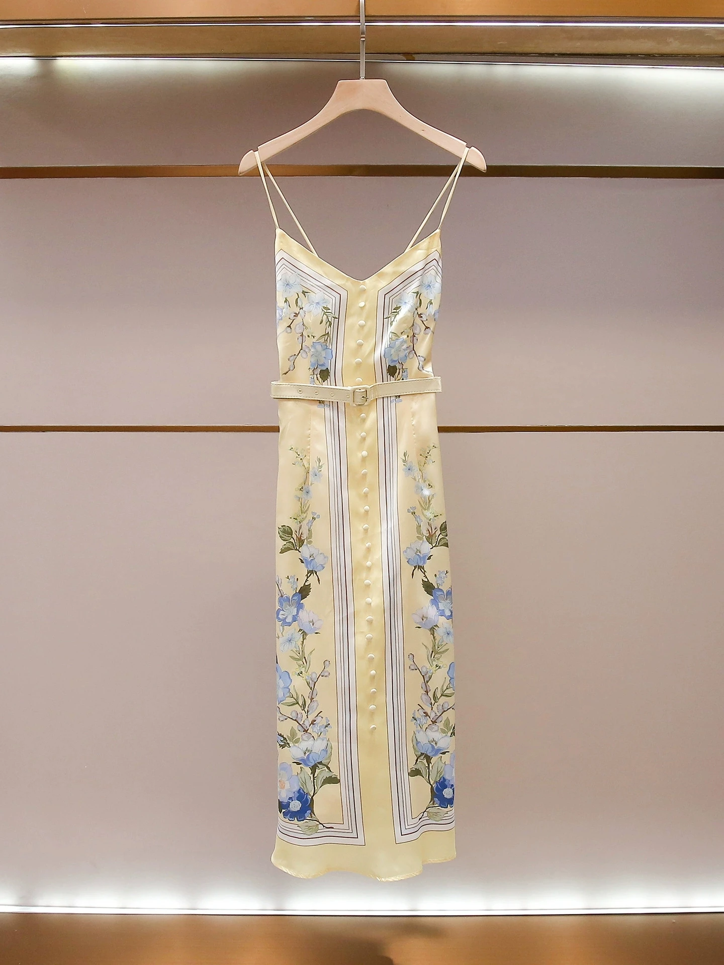 Robe longue d'été pour femme, nouvelle collection, imprimé floral, boutons sur le devant, avec ceinture, coupe ajustée, sans manches, style camisole