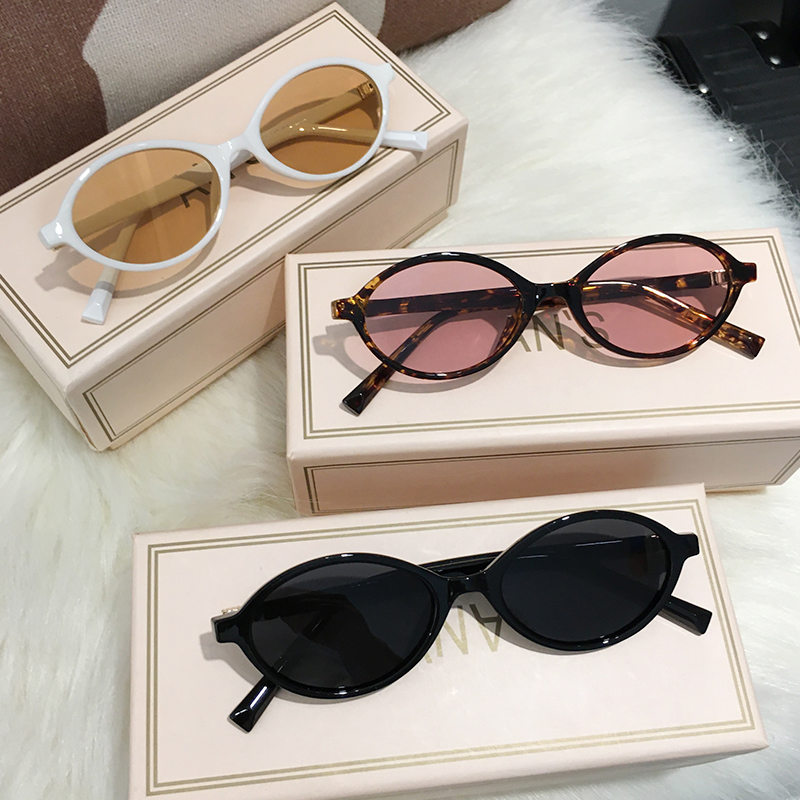Lunettes de soleil ovales à la mode pour femmes, marque de styliste des années 90, monture en écaille de tortue, rondes marron, nuances Vintage, UV400
