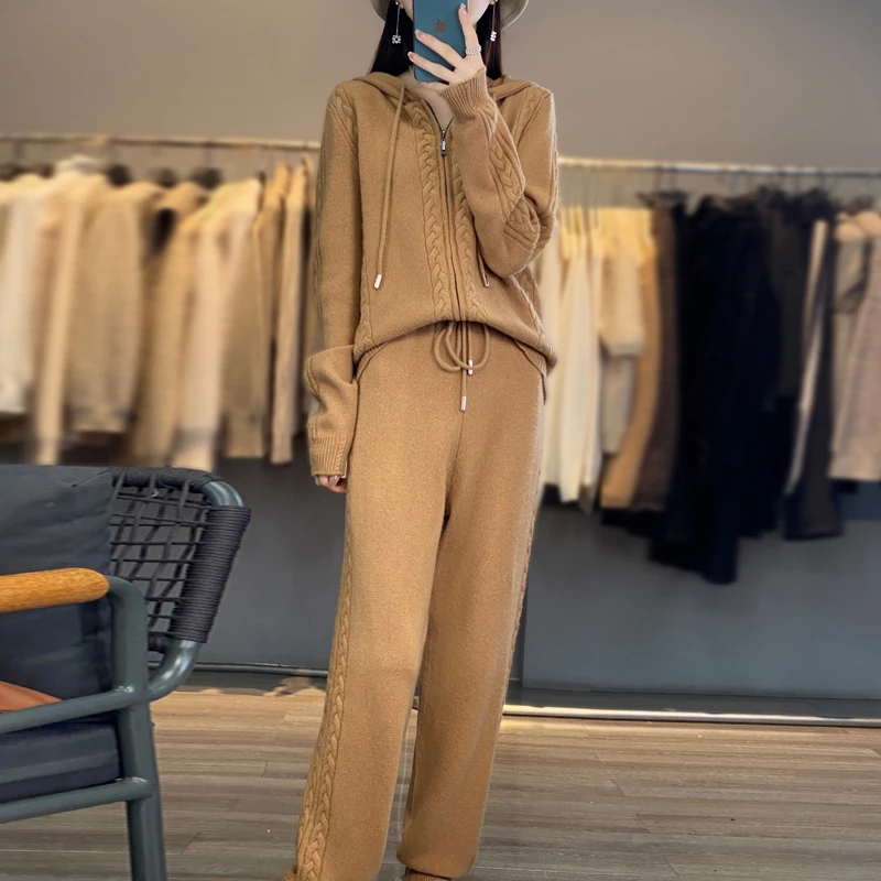 Ensemble 2 pièces pour femme en cachemire pur : cardigan à capuche avec motif floral torsadé, pull ample et pantalon large en mélange de laine